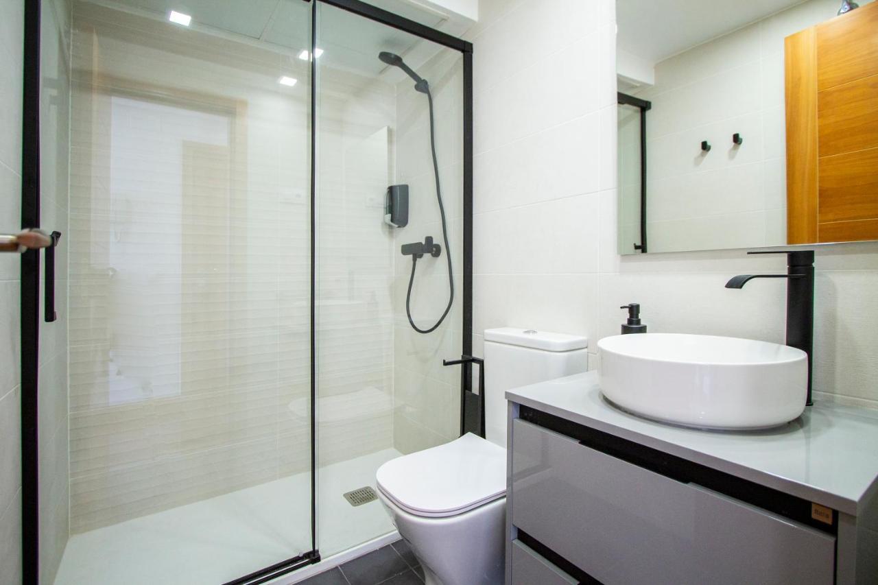 Apartamentos Castilla Luz Business Madrid Exteriör bild