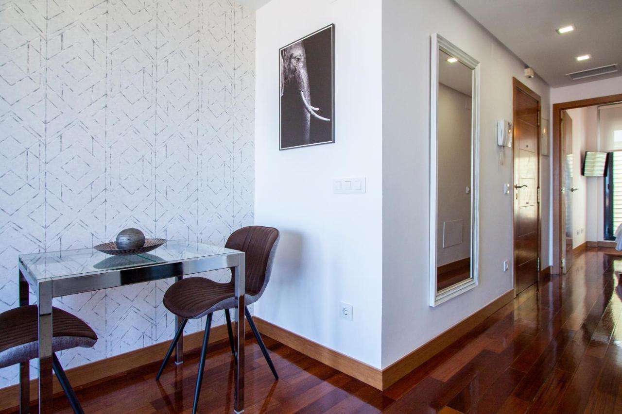 Apartamentos Castilla Luz Business Madrid Exteriör bild