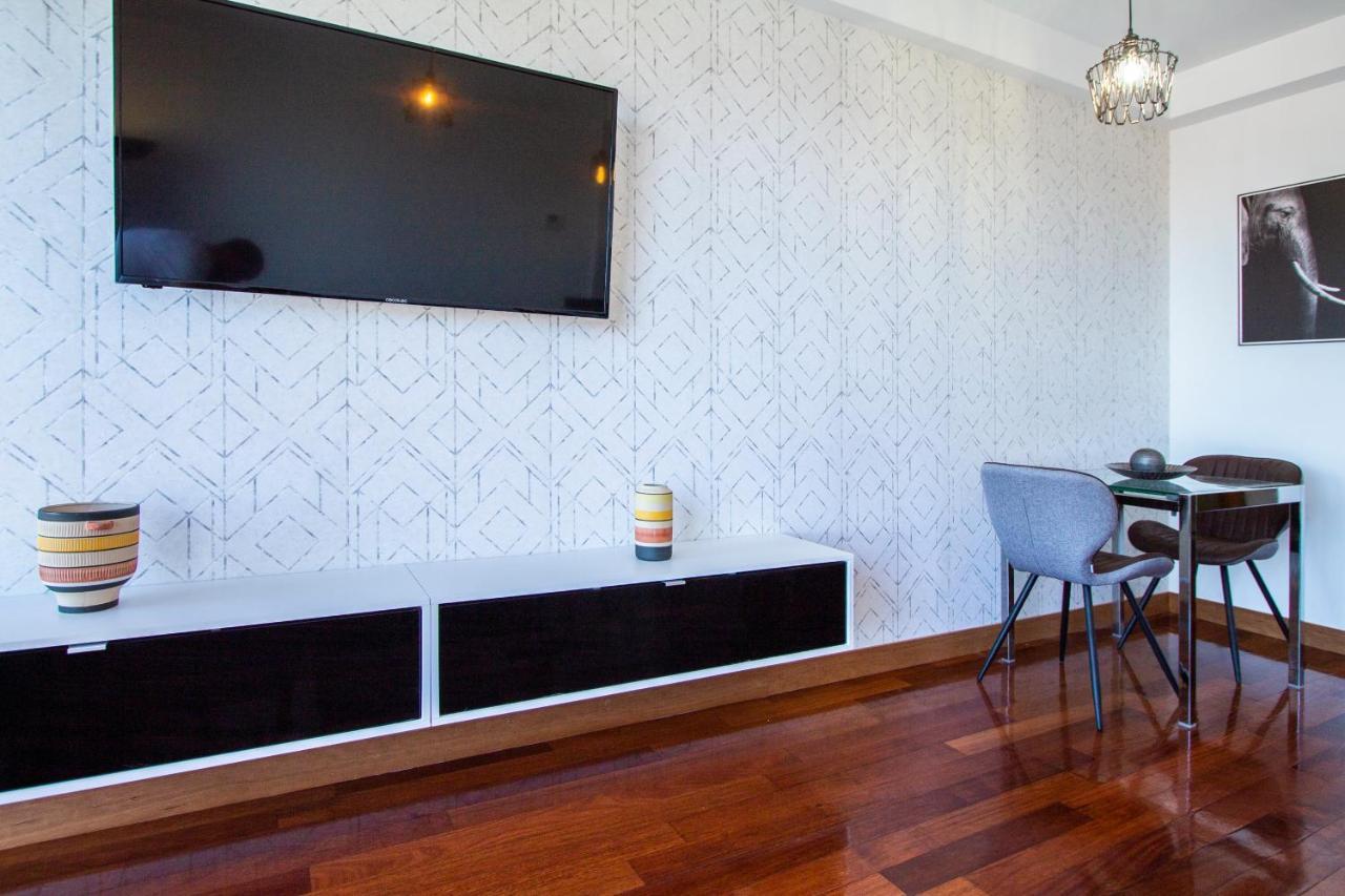 Apartamentos Castilla Luz Business Madrid Exteriör bild